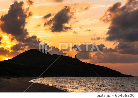 日本、沖縄県石垣島・平久保崎と灯台 66466800