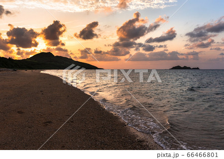 日本、沖縄県石垣島・平久保崎と灯台 日本、沖縄県石垣島・平久保崎と灯台 66466801