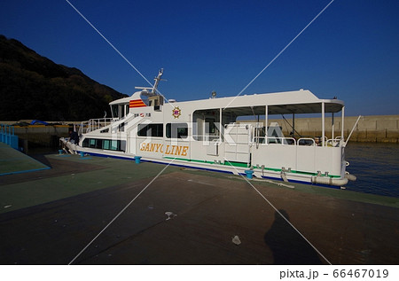 六島　港とフェリー 66467019