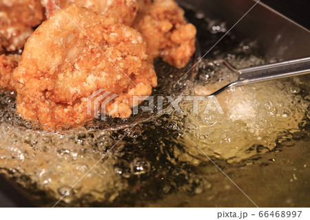 大きな唐揚げ フライヤーにて しずる感 66468997