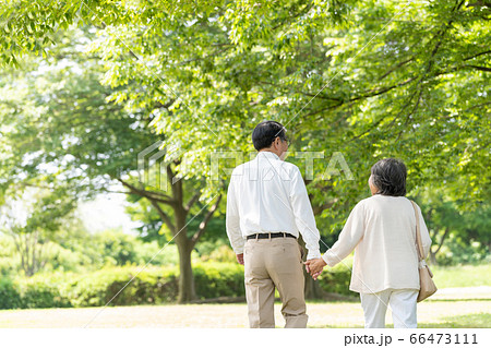 シニアカップル 旅行 セカンドライフ 66473111