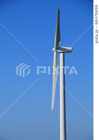 青空背景の発電風車【単体】 66476699