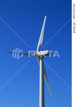 青空背景の発電風車【単体】 青空背景の発電風車【単体】 66476704