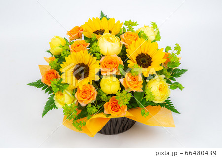 ひまわりのアレンジメント 66480439