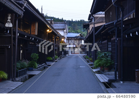 【岐阜県　高山市】飛騨高山古い町並み・夕方の光景 66480590
