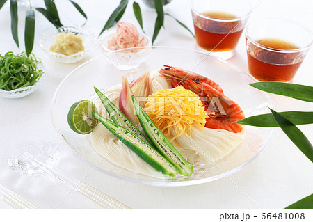 錦糸卵と車海老を乗せたそうめん 66481008