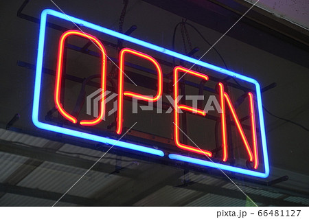 レトロなネオン管の看板 OPEN レトロなネオン管の看板 OPEN 66481127