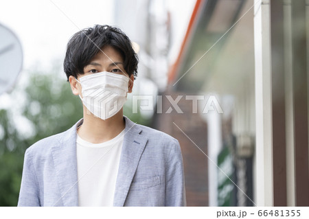 マスクを着用した若い男性 マスクを着用した若い男性 66481355