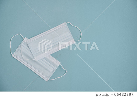 Tipical surgical masks with rubber ear straps 66482297