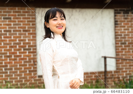 アオザイを着た女性 アオザイを着た女性 66483110