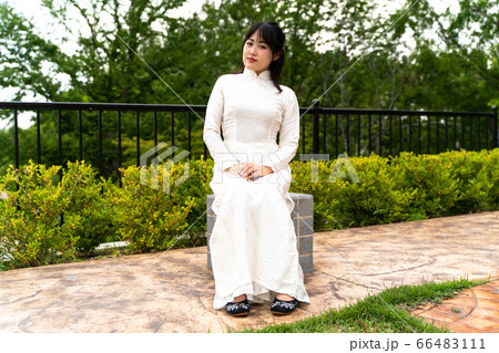 アオザイを着た女性 アオザイを着た女性 66483111