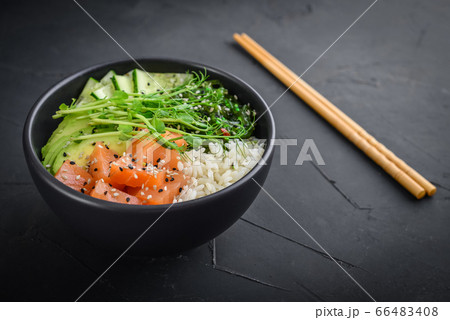 Hawaiian salmon poke bowl 66483408