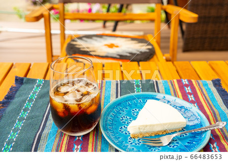 手作りレアチーズケーキとアイスコーヒー 手作りレアチーズケーキとアイスコーヒー 66483653
