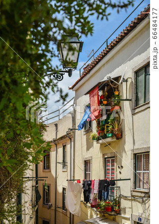 Traditional street with staircase in Alfama 66484177