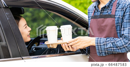 Panoramic Waiter deliver food throght drive thru Panoramic Waiter deliver food throght drive thru 66487583