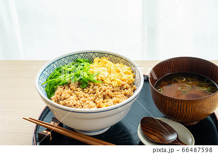 鶏そぼろ丼 66487598