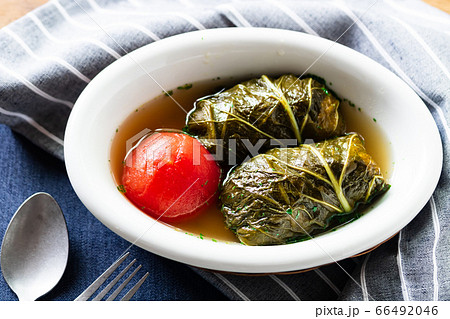 キャベツに替えてハニーケールで巻いたコクのあるロールハーニーケール 66492046