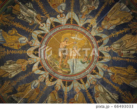 イタリアラヴェンナのモザイク画 聖者円形天井画 イタリアラヴェンナのモザイク画 聖者円形天井画 66493033