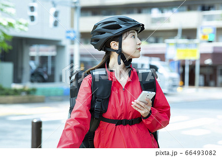 女性配達員 デリバリー 女性配達員 デリバリー 66493082