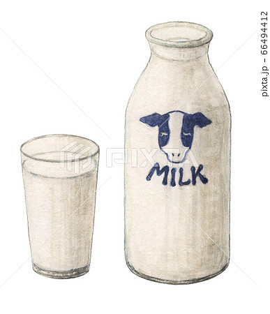 ガラスのコップに入った牛乳と牛乳ビン 手描きのイラスト素材