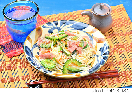 沖縄料理ソーミンチャンプルー(ソーメンチャンプルー/そーめんちゃんぷるー)。茹で素麺と具材炒め。 沖縄料理ソーミンチャンプルー(ソーメンチャンプルー/そーめんちゃんぷるー)。茹で素麺と具材炒め。 66494899