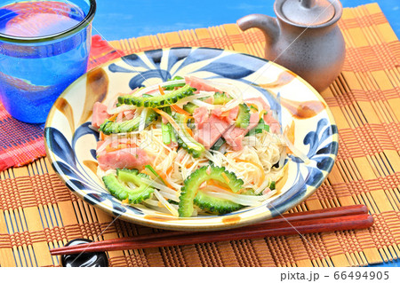 沖縄料理ソーミンチャンプルー(ソーメンチャンプルー/そーめんちゃんぷるー)。茹で素麺と具材炒め。 沖縄料理ソーミンチャンプルー(ソーメンチャンプルー/そーめんちゃんぷるー)。茹で素麺と具材炒め。 66494905