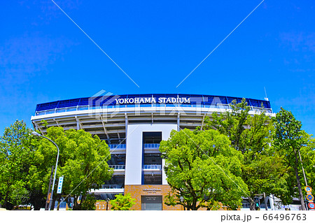 新緑の横浜。レフトスタンドの上側に新たに観客席を増設した横浜スタジアムの景観。 新緑の横浜。レフトスタンドの上側に新たに観客席を増設した横浜スタジアムの景観。 66496763