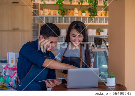 Portrait of male and female coffee shop owner standing in front of the Counter 66499545