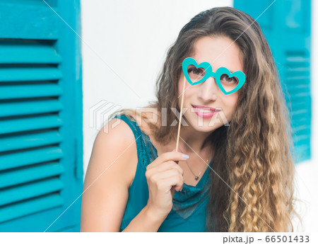 Portrait of a beautiful woman 66501433