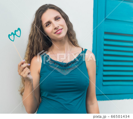 Portrait of a beautiful woman 66501434