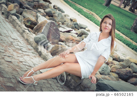 Portrait of a beautiful woman Portrait of a beautiful woman 66502165