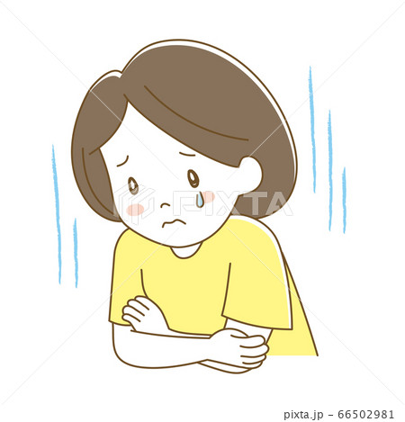 腕を組んで涙を流す女性 66502981
