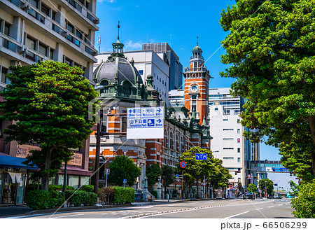 日本の横浜都市景観　横浜市開港記念会館・ジャックの塔(サインの白部分に横浜市役所がうっすらと） 66506299
