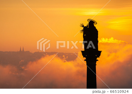 Sunrise over Lesser Town, Prague, Czech Republic. Sunrise over Lesser Town, Prague, Czech Republic. 66510924