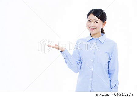 30代女性 白バック ポートレート 30代女性 白バック ポートレート 66511375