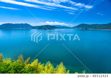 《広島県》初夏の瀬戸内海の風景・しまなみ海道生口島の眺め 66512424