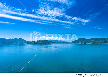 《広島県》初夏の瀬戸内海の風景・しまなみ海道生口島の眺め 66512426
