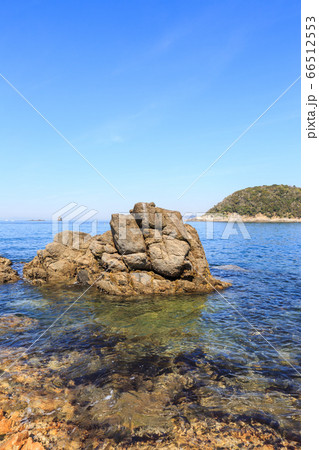 朝の鯨浜（くじはま）からの眺望　愛知県篠島 66512553