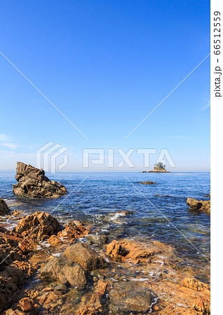 朝の鯨浜(くじはま)から見た松島 愛知県篠島 朝の鯨浜(くじはま)から見た松島 愛知県篠島 66512559