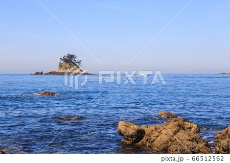 朝の鯨浜(くじはま)から見た松島 愛知県篠島 朝の鯨浜(くじはま)から見た松島 愛知県篠島 66512562