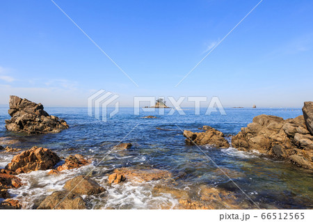 朝の鯨浜（くじはま）から見た松島　愛知県篠島 66512565