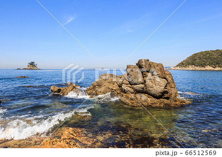 朝の鯨浜（くじはま）から見た松島　愛知県篠島 66512569