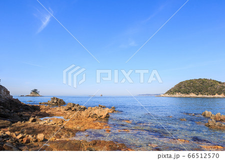 朝の鯨浜(くじはま)から見た松島 愛知県篠島 朝の鯨浜(くじはま)から見た松島 愛知県篠島 66512570