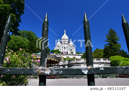 パリ、晴れた日のサクレクール寺院 66513197