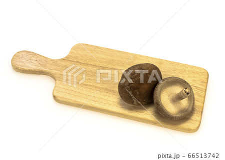 カットボードのせた肉厚の生椎茸 66513742