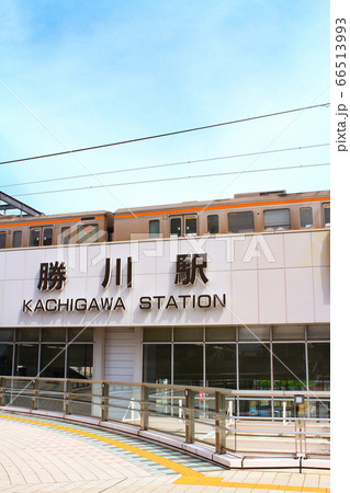 ＪＲ中央本線、勝川駅に停車する電車 66513993