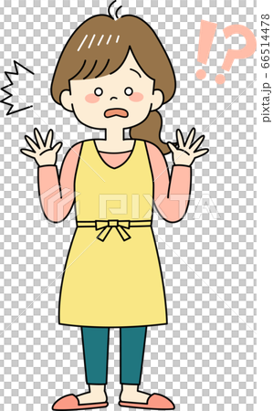 驚くエプロン姿の主婦（全身） 66514478