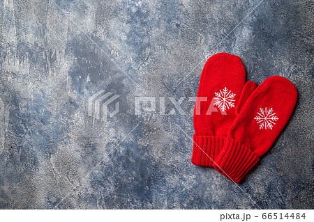 Christmas and New Year cozy holiday composition with scarf, woman hands in mittens, mugs with hot drink and marshmallow on the gray concrete background. Flat lay, top view. 66514484