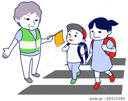 【マスク無】横断歩道で小学生の通学を見守るおばあさん - 主線あり・半袖 66515389