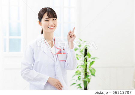 白衣を着ている女性 materials digitalstage